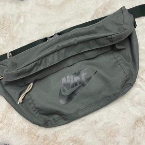 Nike unisex oversized fanny pack